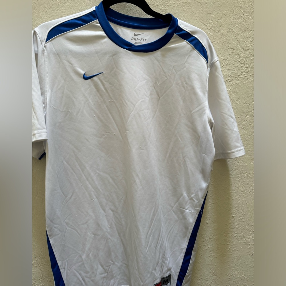 Nike Team Dri-fit Men's Jersey T-shirt Sports Size M White ** shirt has snag**